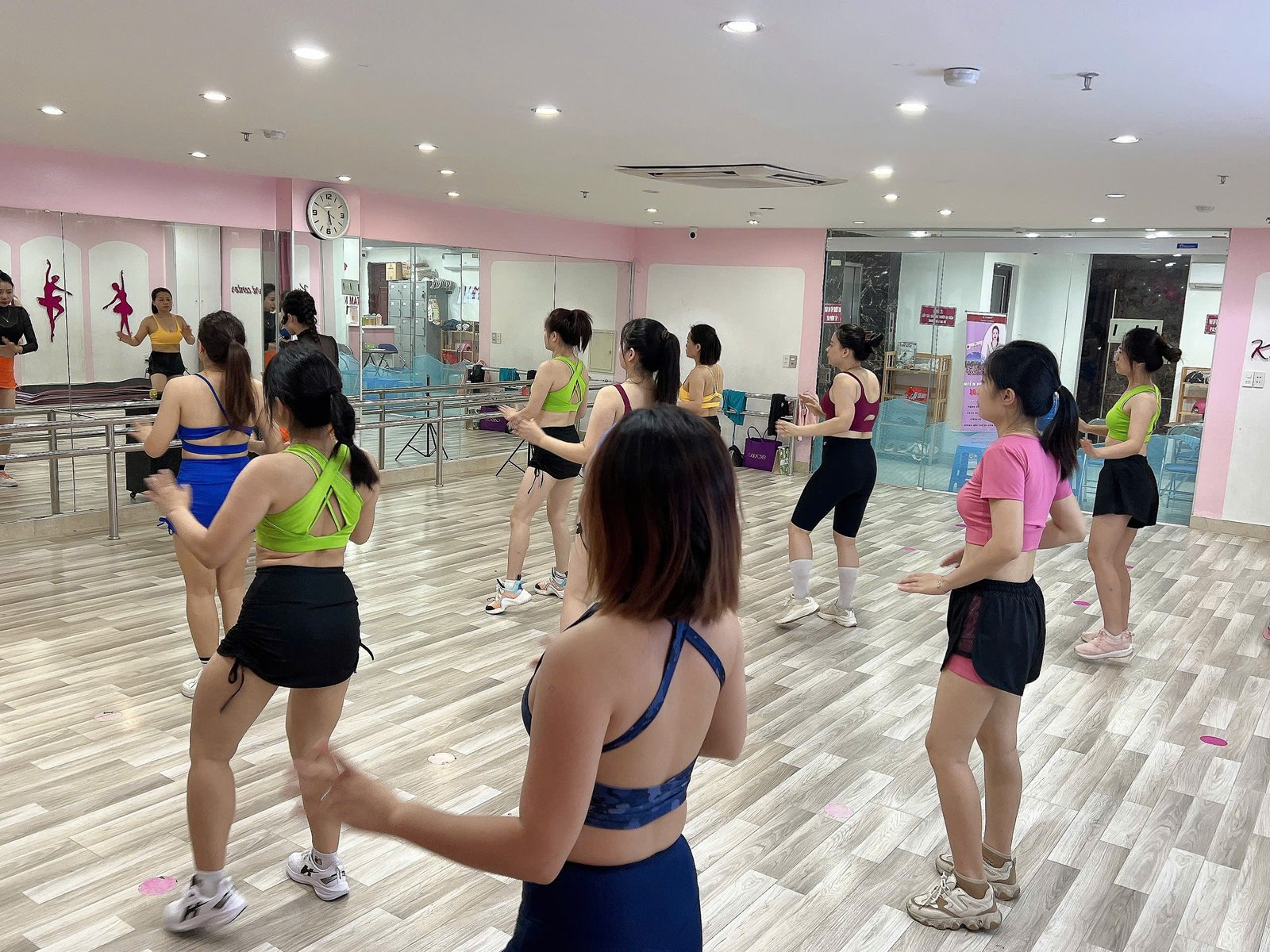 HBM CARE AEROBICS VẬN ĐỘNG